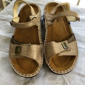Naot sandals size 6